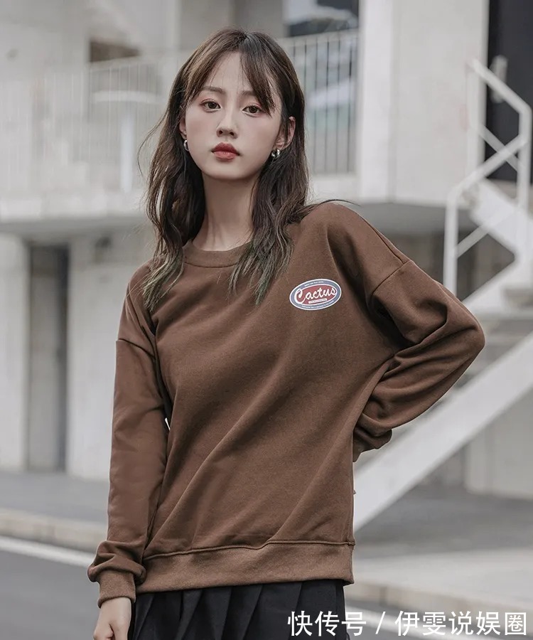 厚重感 她的穿搭:知性大方的“棕色”, 百搭好看