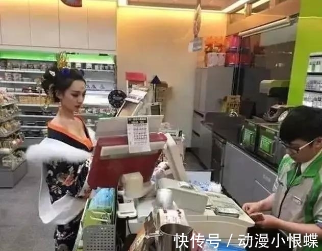 |搞笑图片:大姐,你的腚是硅胶做的吗?