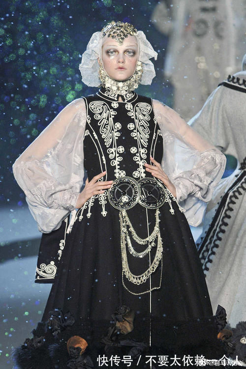 微微一笑@圣母泪妆为什么那么火怜悯众生的高级妆容