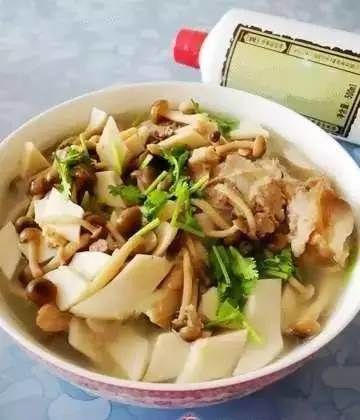 炒青菜|美食优选:烩豆腐,香菇炒青菜,番茄鱼片汤,棒骨杂菌汤的做法