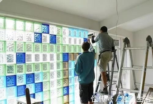玻璃|头一次见用玻璃砖砌隔断,没想到这么好看,师傅说小户型用这最好