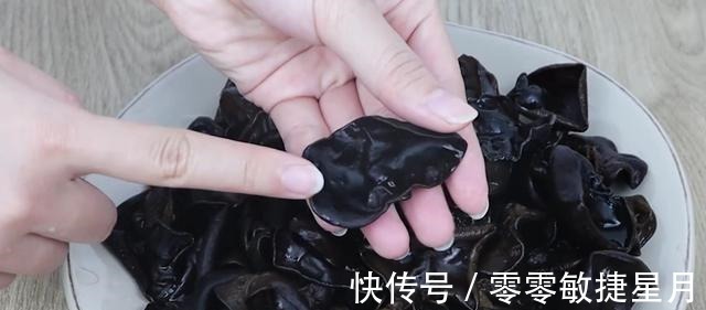 泡木耳只加水就错了,大厨教我1个方法,5分钟就泡开,Q弹无硬心!