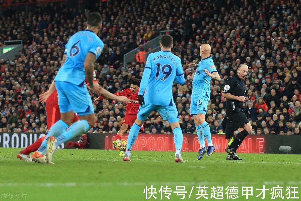 纽卡斯尔|阿诺德远程爆射!主裁判飞身移形换位做掩护!纽卡有苦说不出