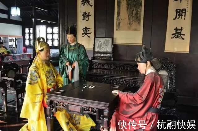 上联#上联“一日为日,二日为昌,三日为晶”,下联一出,成为经典佳对