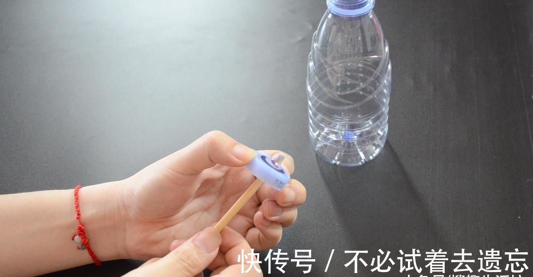 家家户户|塑料瓶别再扔了, 改造一下, 秒变清洁神器, 解决了家家户户的难题