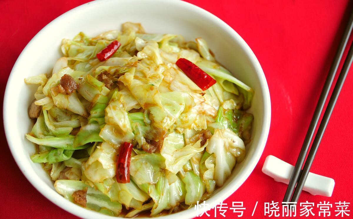小窍门|手撕包菜，很多人第一步就错了，牢记2个小窍门，包菜脆爽好吃