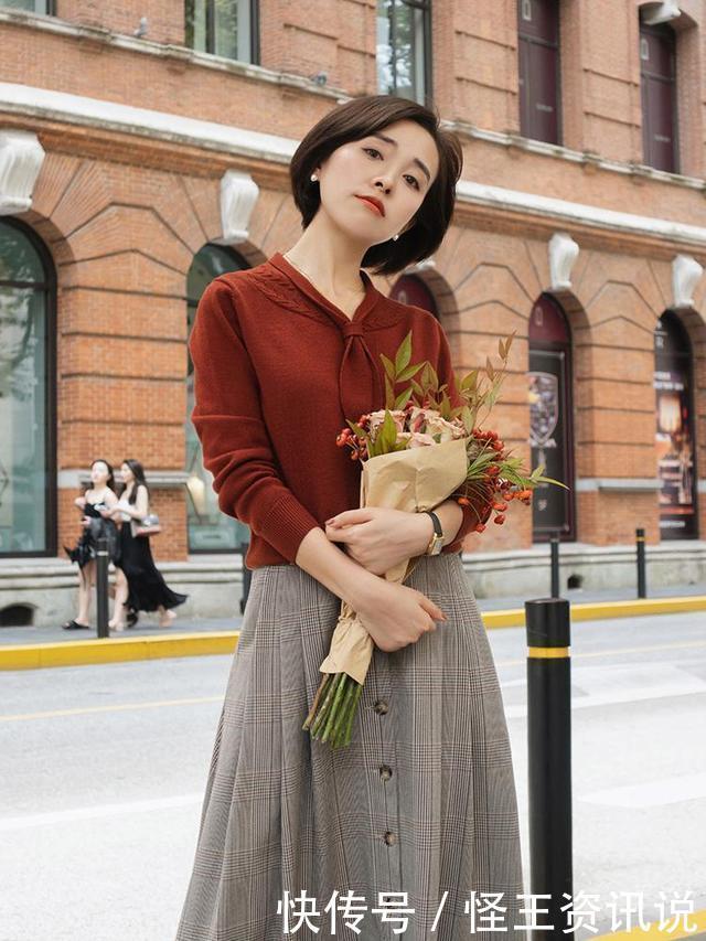 秋季穿搭,羊毛衫配百褶裙,气质减龄又优雅