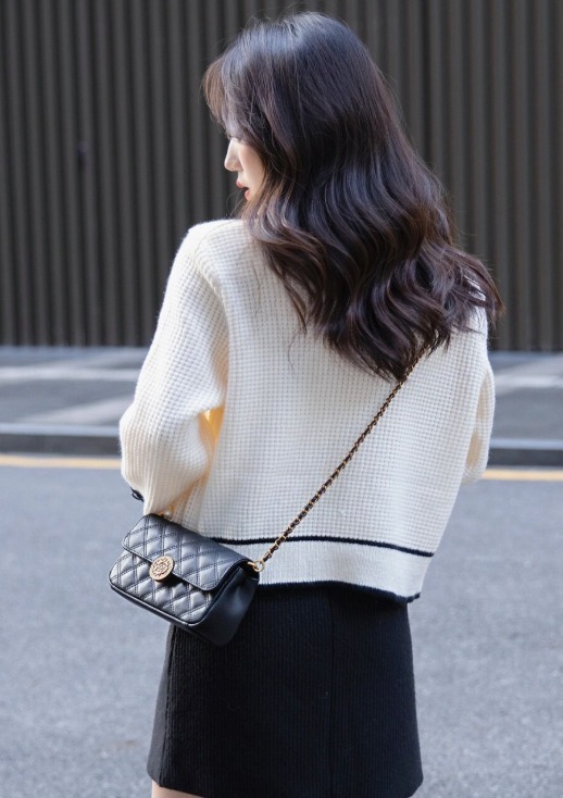 搭配 这个春天,穿“针织衫+半身裙”真美,低调演绎女人味