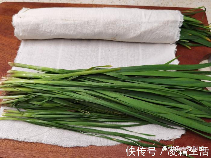 保存韭菜原来如此简单，教你1招，随吃随取，放1个月都不黄不烂