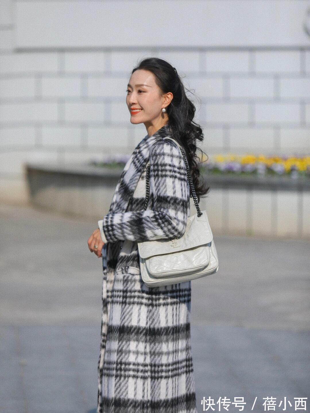 女人味|做个会穿搭的女人,冬天用这4款大衣打造气质,步入中年也不焦虑