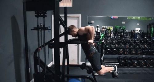 技巧|这样练双杠，胸想不大都难！详细分析动作，让你全面了解训练技巧