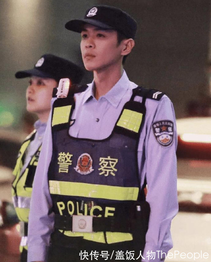 同样是演军人，肖战张译气场强，黄景瑜像小混混，差别在于体态？