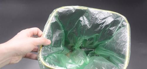 保鲜袋用完后的纸筒不要扔，原来放在家里特别实用，方法太赞了