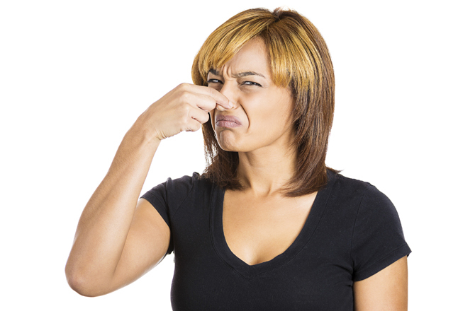 臭女人|女人三处“臭烘烘”，卵巢或已开始“早衰”，很多人都没在意