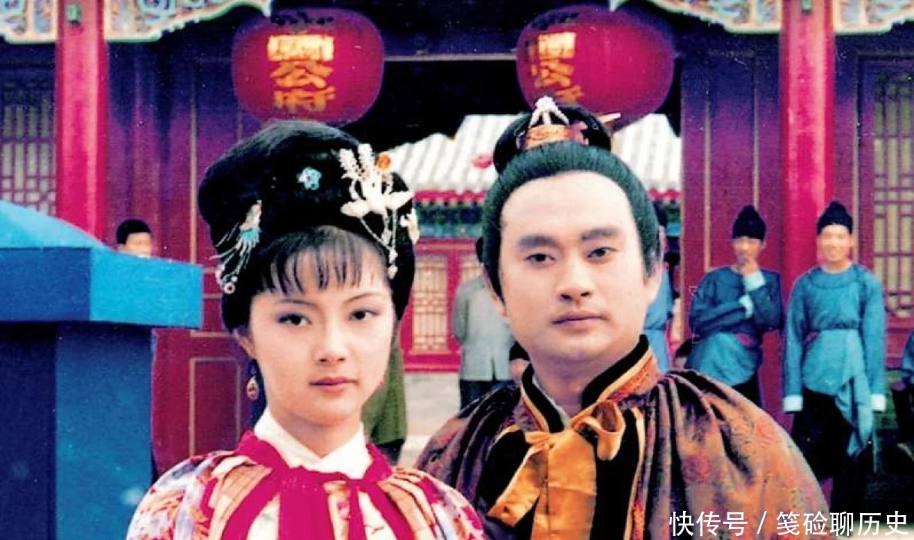 薛姨妈两次差点做出丑事,好在被宝钗拦住,不然薛家名声都臭了