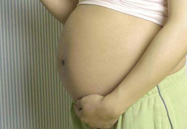 脑体|孕妈每天坚持吃几个核桃,宝宝出生后,全家人笑得合不拢嘴