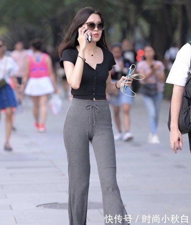 搭配 黑色低领上衣搭配高腰休闲裤，简约时尚，青春靓丽