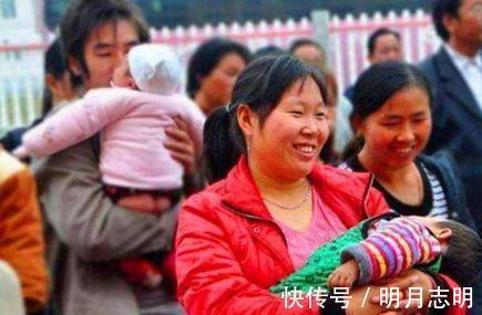 告状|姐弟俩打架,弟弟向妈妈告状,妈妈要惩罚姐姐,弟弟却哭着说不要