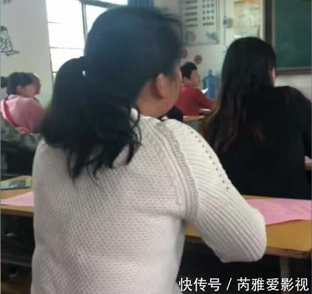 家长会|初中生开家长会,一位家长坐下后心情复杂,网友:这VIP位置