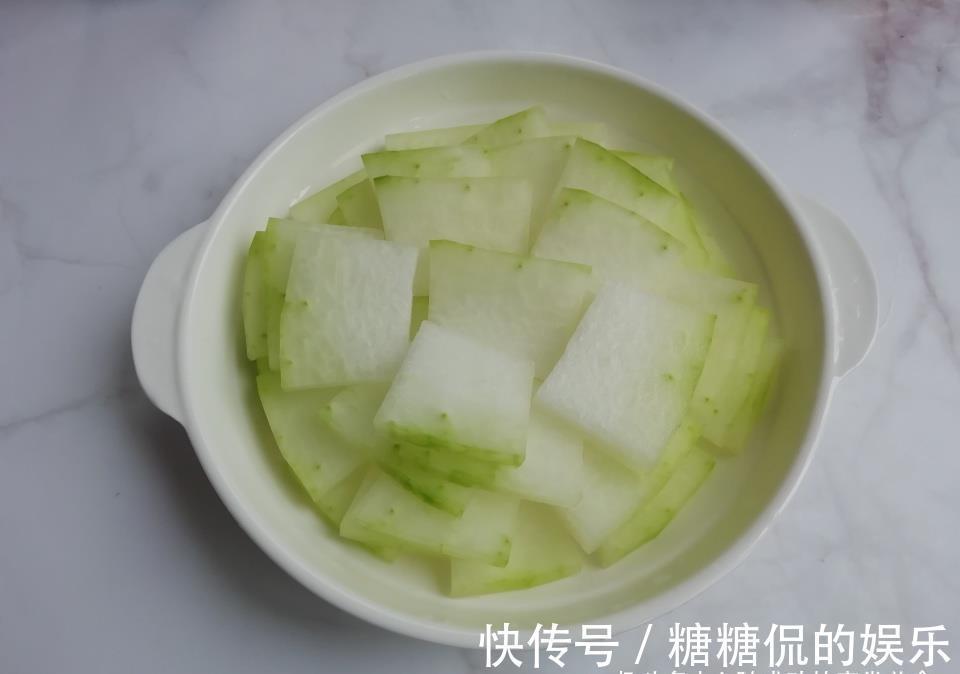 夏天|夏天就喜欢吃蒸菜,3种食材一起蒸,10分钟上桌,简单好吃营养全
