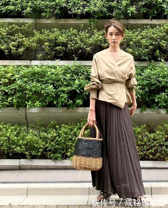 长裙|时髦又高级，被41岁日本主妇优雅气质惊艳到了，超美穿搭值得借鉴