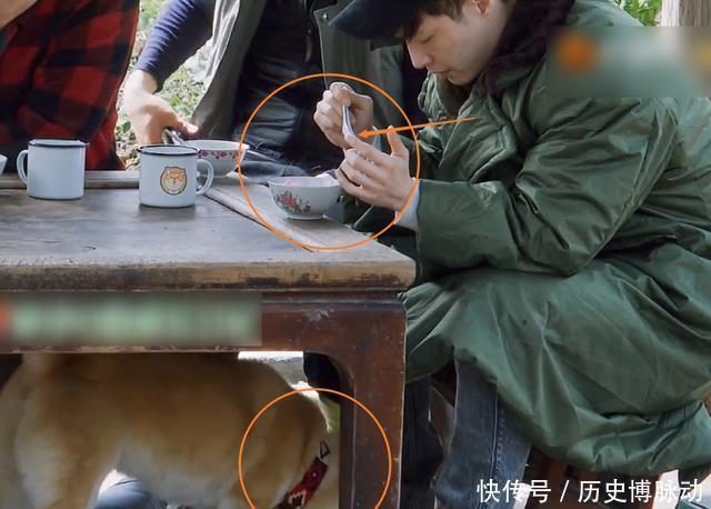 嘉宾们 小O向张艺兴讨吃的,有谁看他细节,粉他直到老不为过