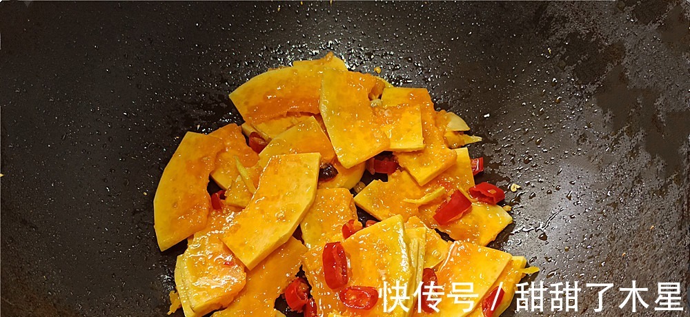 香菇|天热没有胃口给家人做一碗“金汤鸡丝面”,味道酸辣特别好吃!