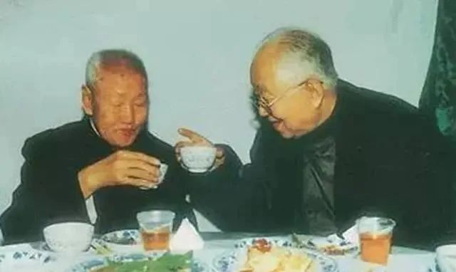 著名书画家启功,与酒有关的趣事颇多,食言题汤沟尤为精彩