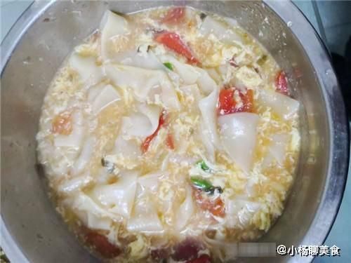 美味|饺子皮别只包饺子，两三步做成汤，方便又美味，能管一天不饿