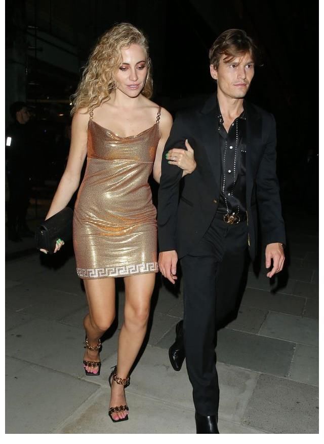 派对|皮克茜·洛特(Pixie Lott)和奥利弗·柴郡在伦敦参加GQ的派对