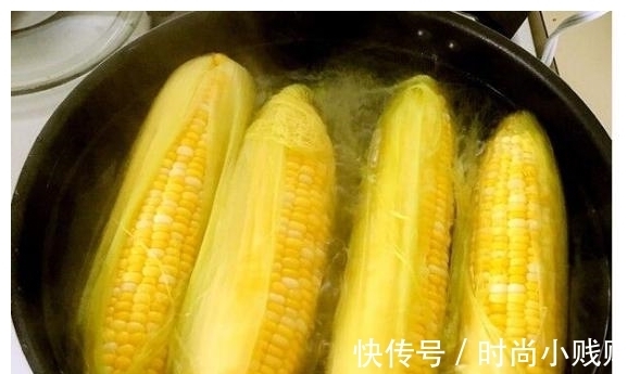 玉米|别只用清水煮玉米了,多加两步,玉米开锅后又甜又香又糯