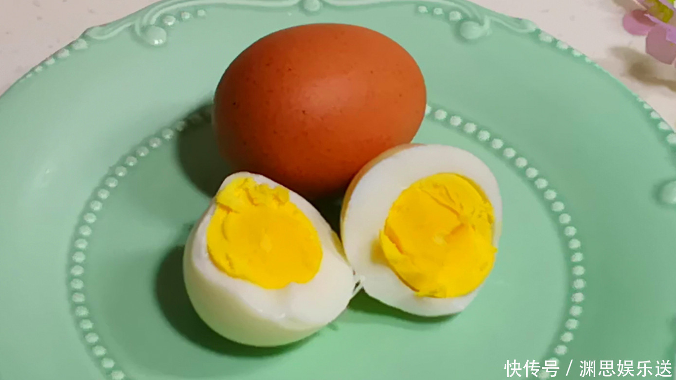 秘诀|煮鸡蛋,不能只用清水煮,教你小秘诀,蛋壳一剥就掉,还特别香嫩
