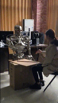 |搞笑GIF:仙女,你这样欺负一个机器人,真的会让系统错乱的