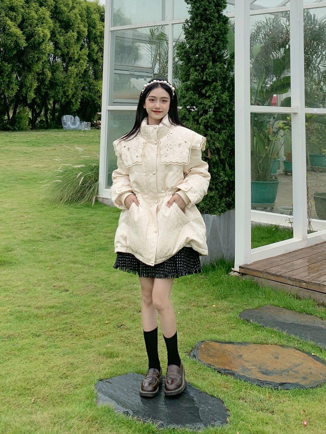 羽绒服|周末出去约会怎么穿得保暖又好看!不如试一试蕾丝花边羽绒服+格子半身裙