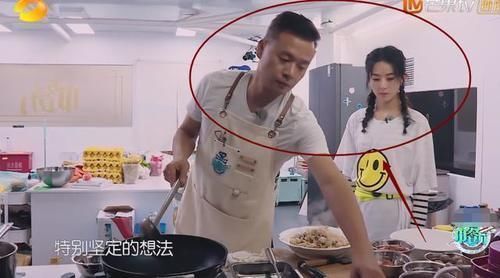 房间 赵丽颖嫌大厨墨迹,生气回房间,小声嘟囔却被录下来真不敢相信