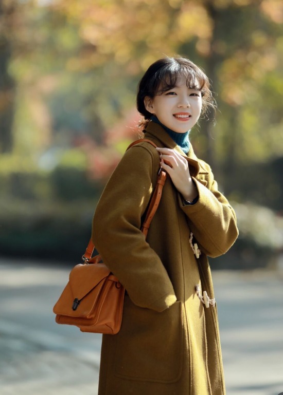 棕色大衣 棕色大衣烂大街?学博主这样搭配,158cm也能穿出强大气场!