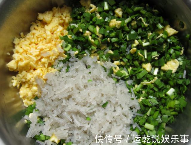早餐|1把韭菜2个鸡蛋,这做法最好吃,皮薄馅大料足,香酥比包子解馋