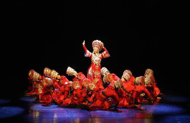 舞剧|新创舞剧《悬崖村的幸福路》亮相蓉城首演