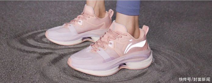 封面新闻|购时髦：技术不够装备来凑 那些好看又实用的运动服饰｜封面天天见·逛姐出街