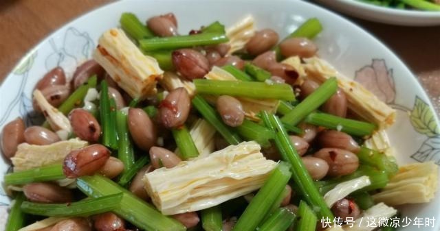 三口之家的周末晚餐,都是家常菜,花了不到30块,荤素搭配味道香!