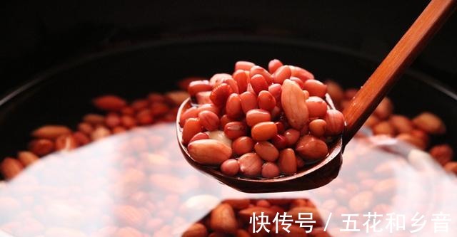 真红糖|50岁姑姑女人秋天要常喝这汤,美味又营养,面如桃花好入秋!