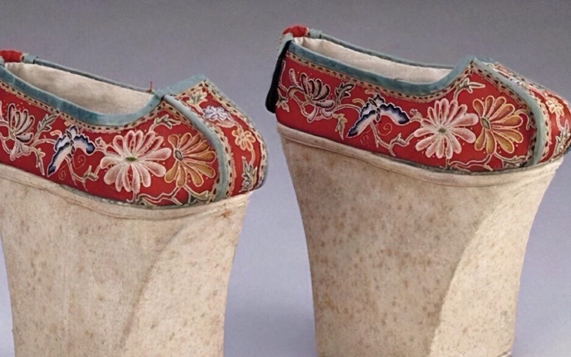 古墓中出现高跟鞋,专家考察后称:墓主人身份不一般