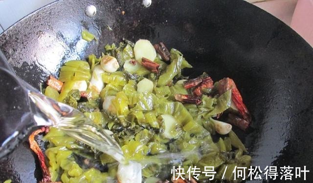 入冬后吃鸡吃鸭不如吃它，8块钱一斤炖一锅暖心暖胃特下饭，鲜香！