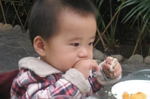 母亲|母亲身高150cm,儿子16岁却长到178公分,医生:3个好习惯是关键