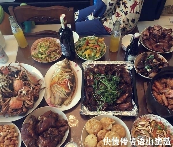 除夕年夜饭,每家每户都不一样,看到这10桌年夜饭,您符合那个?