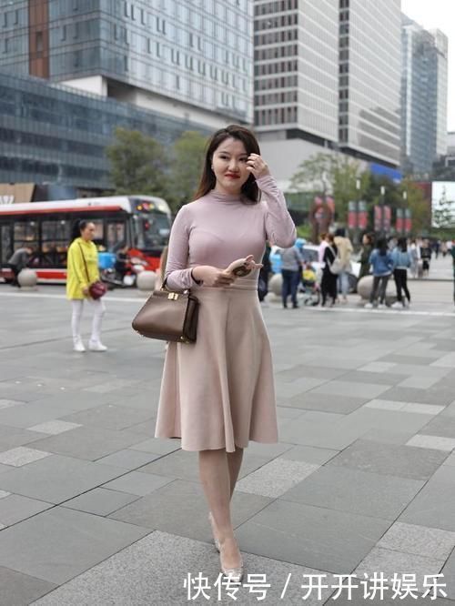 肉肉 微胖女生的穿搭,用紧身衣巧妙“藏肉”,时尚又大方!
