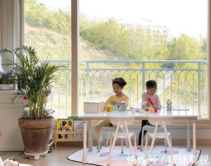 活动式|142㎡四口之家,“活动式”客厅可做4种布局,大人能歇、孩子能玩