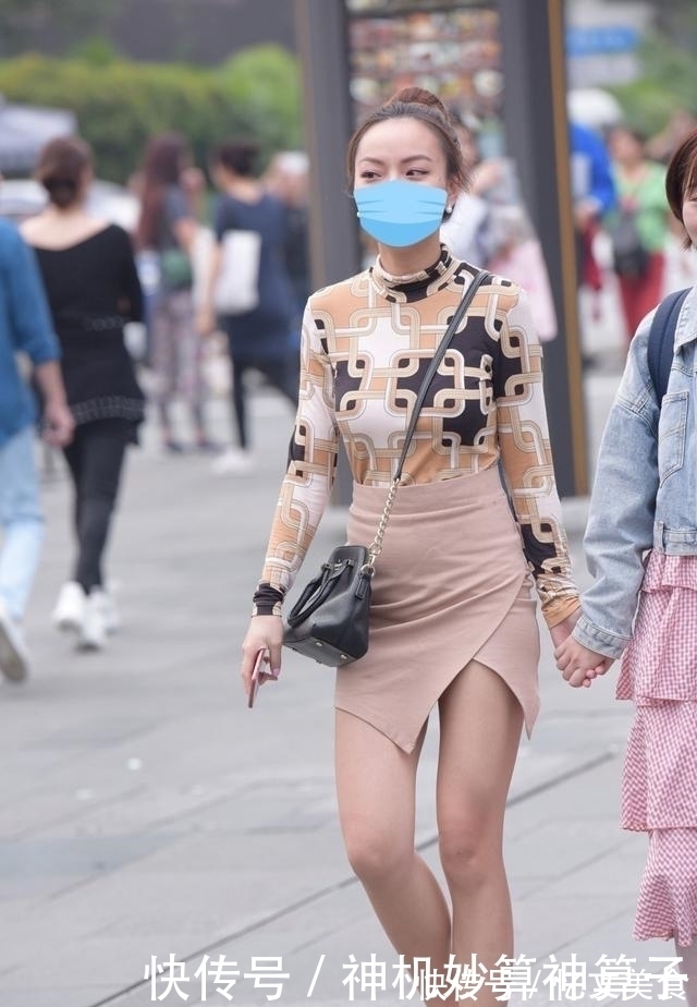 身段|荧光绿运动背心搭配瑜伽裙，小姐姐立刻成为街头的焦点