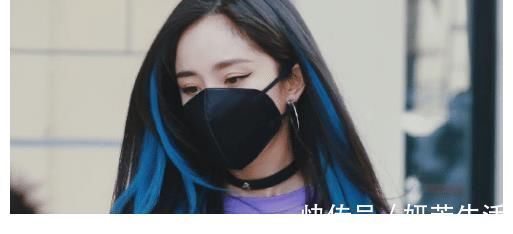 杨幂《你我皆王者》路透:蓝色挑染成焦点,秒变电竞女主