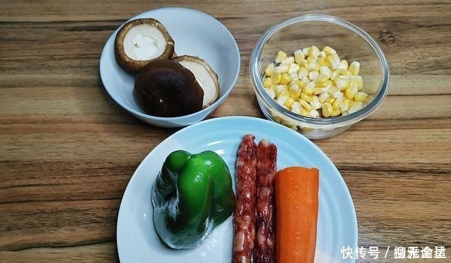 米饭|早餐我用剩饭做5色炒饭，上桌惊艳了全家，孩子真想天天吃剩饭